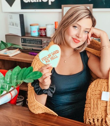 Jesse may be dating a girl who goes by the Instagram name @katamogz but there is no proof to date.